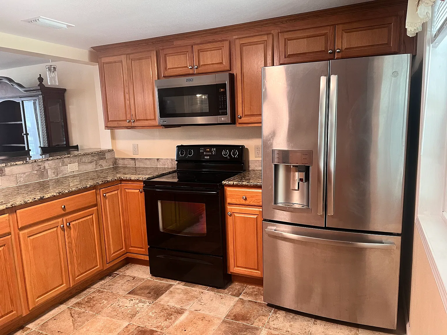 3 bed, 1323 sqft, $1,500 — Photo 2