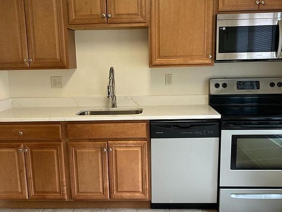 3rd image of 113 Lauren Ct
