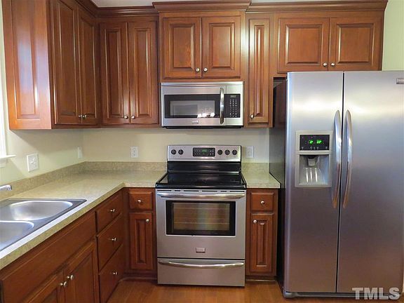 2nd image of 40 Acorn Ct