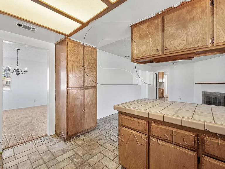 1700 Walden Ln — Photo 10