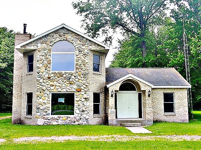 1st image of 2106 Russell Rd