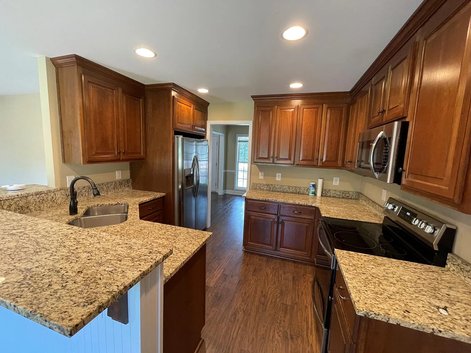 5 bed, 2248 sqft, $3,200 — Photo 3