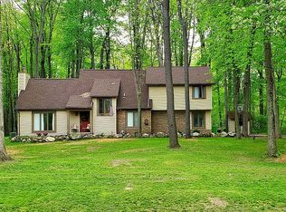 1417 Rolling Hills Dr, Howell, MI 48843