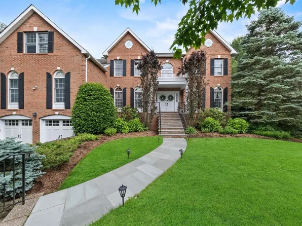 41 Carlton Drive, Mount Kisco, NY 10549