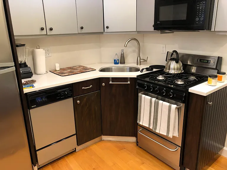 12311 Rockaway Beach Blvd #4E — Photo 8