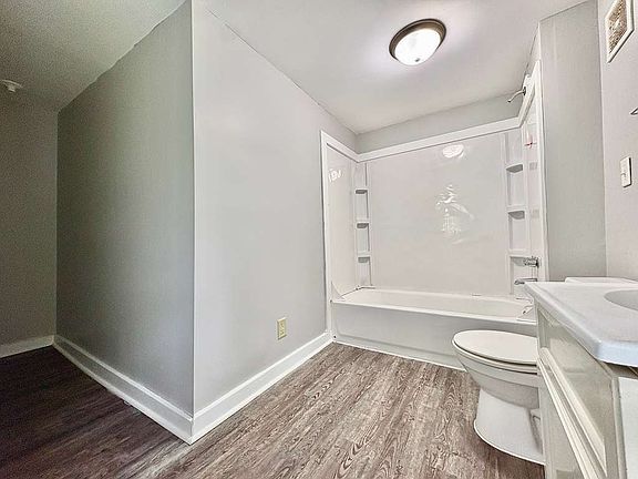 5th image of 2202 Kemble Ave #A