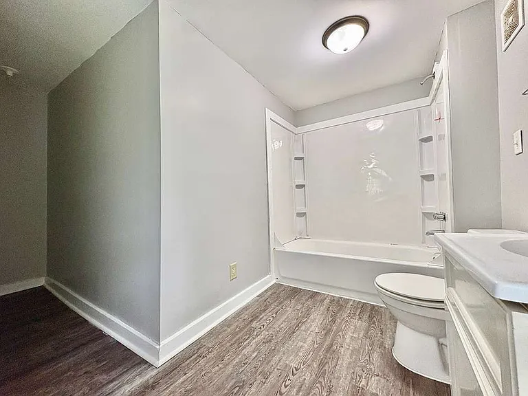 2022 Kemble Ave #B — Photo 6
