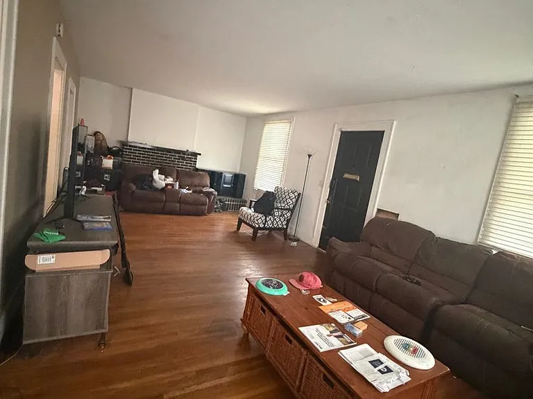 620 E Delmar St — Photo 2