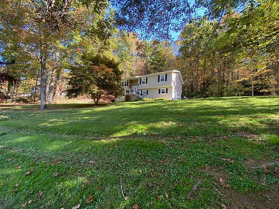 2nd image of 363 Oak Hills Ln
