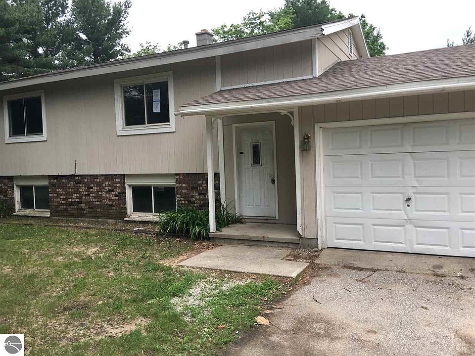 1st image of 8964 Red Pine Dr