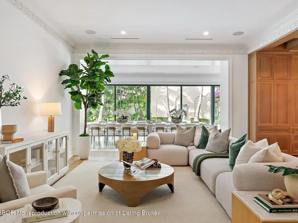 206 Phipps Plz, Palm Beach, FL 33480