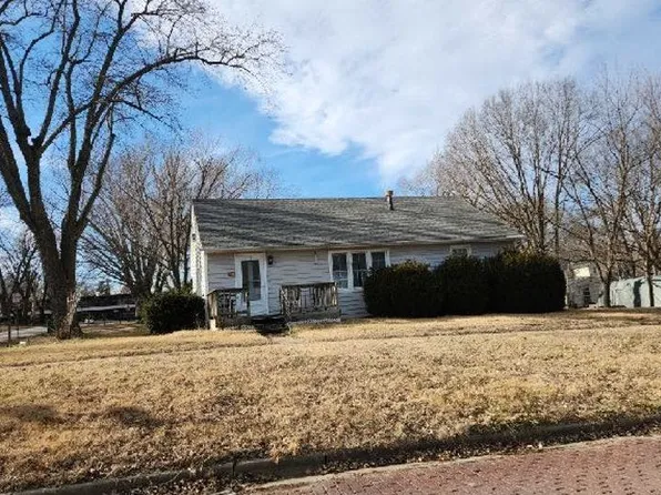 610 Walnut St, Valley Falls, KS 66088