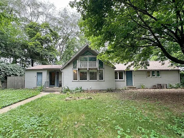 301 Twin Oaks Dr, Middlebury, IN 46540