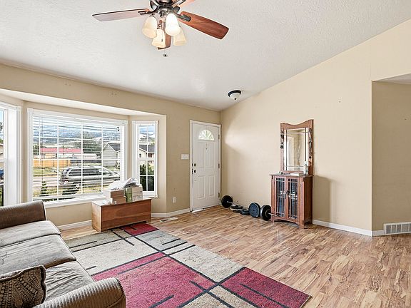 5th image of 4541 N Oregon Trl