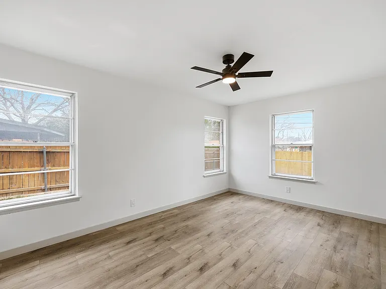 426 Zephyr Dr — Photo 32