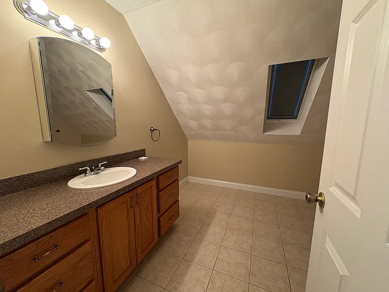 Full bathroom in bonus room