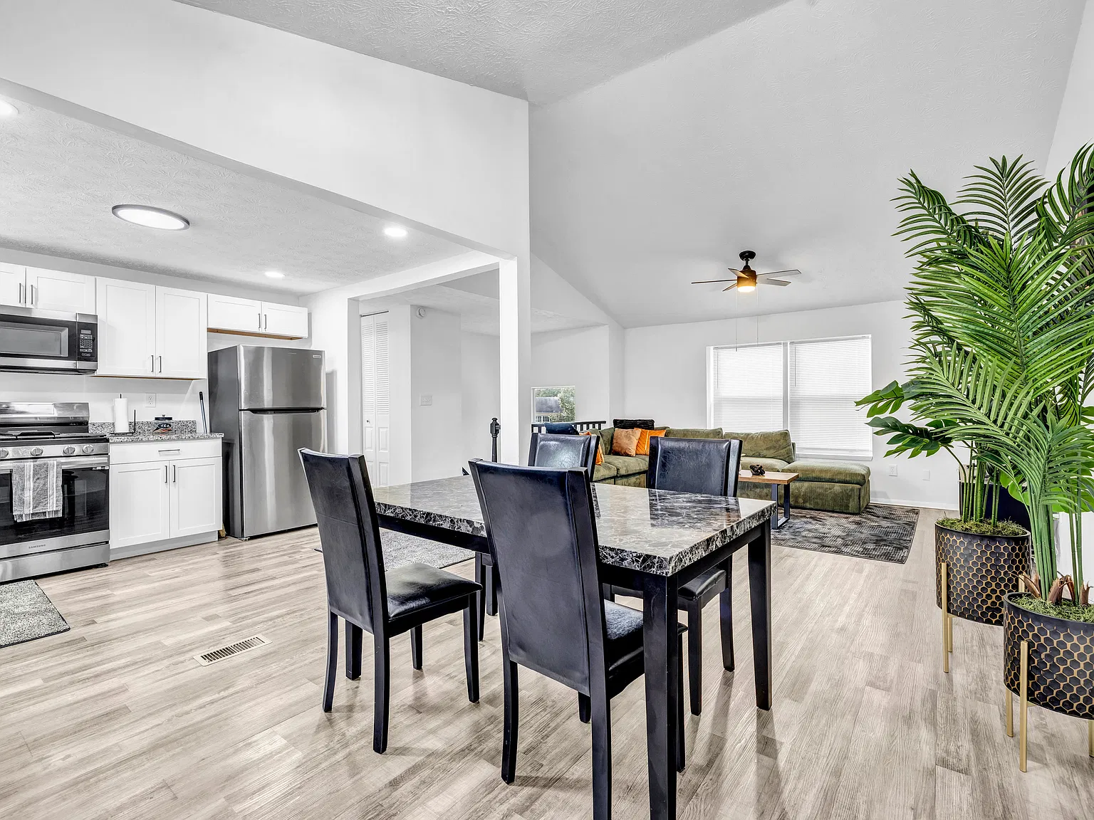 2064 Raintree Pl — Photo 4