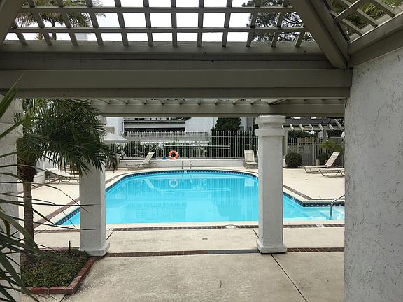 3rd image of 536 Via De La Valle