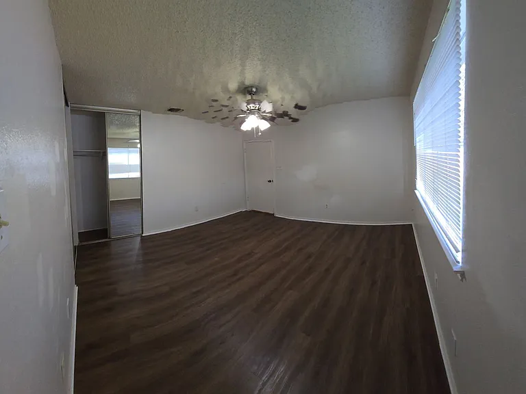 7204 Hardesty — Photo 11