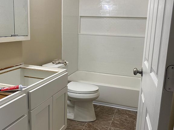 3rd image of 4823 S Pennsylvania Ave APT 5