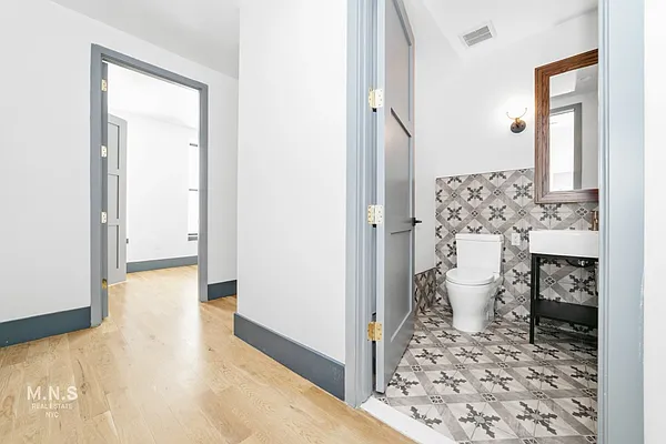 Rented by MNS | media 33