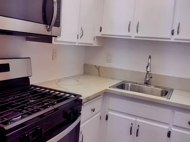 640 W 7th St — Photo 10