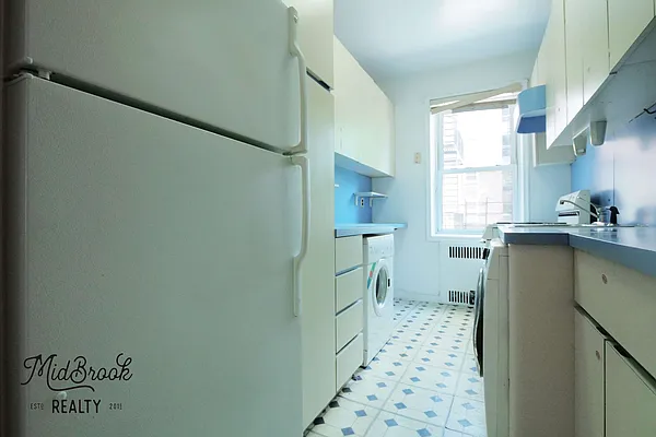 Sold by Midbrook Realty, LLC | media 18