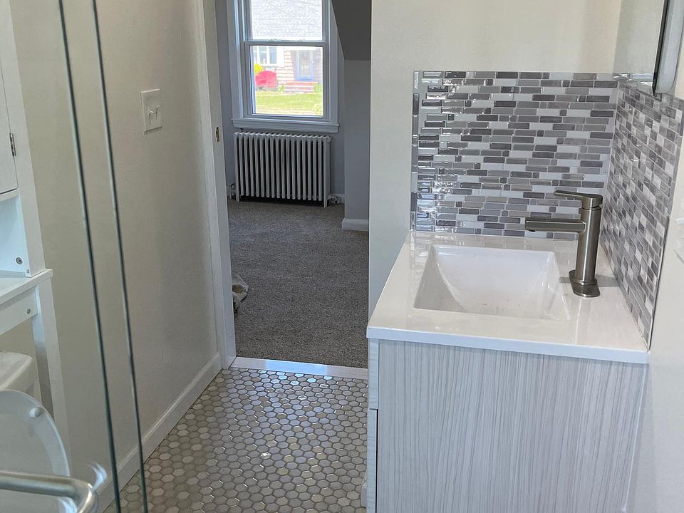 1st image of 28 Smith St