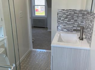 28 Smith St, Greenlawn, NY 11740