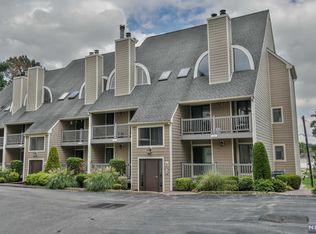 910 River Renaissance, East Rutherford, NJ 07073