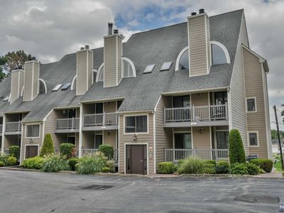 910 River Renaissance, East Rutherford, NJ, 07073