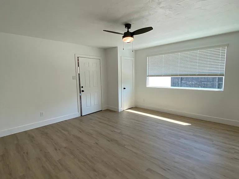527 W Glenrosa Ave — Photo 5