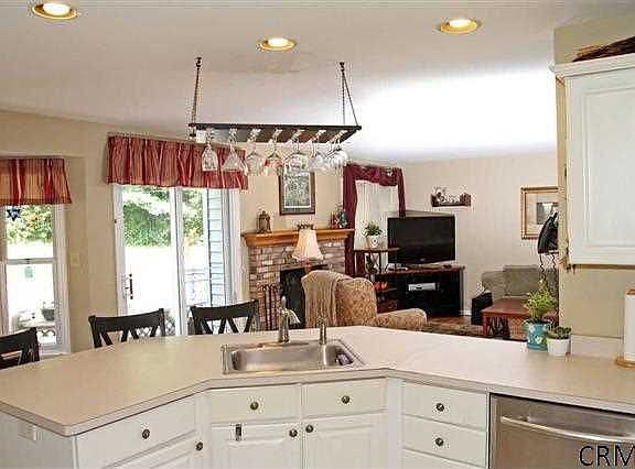 4th image of 51 Hendrik Hudson Way