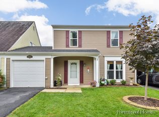 29W443 Candlewood Ln, Warrenville, IL 60555
