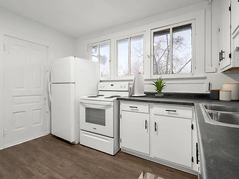 1013 W Shiawassee St #2 — Photo 5