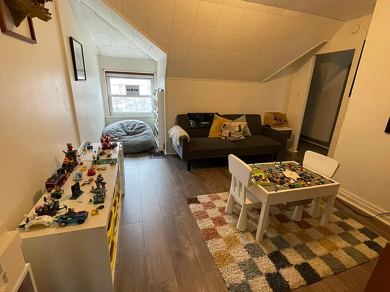 119 W Burke St — Photo 43
