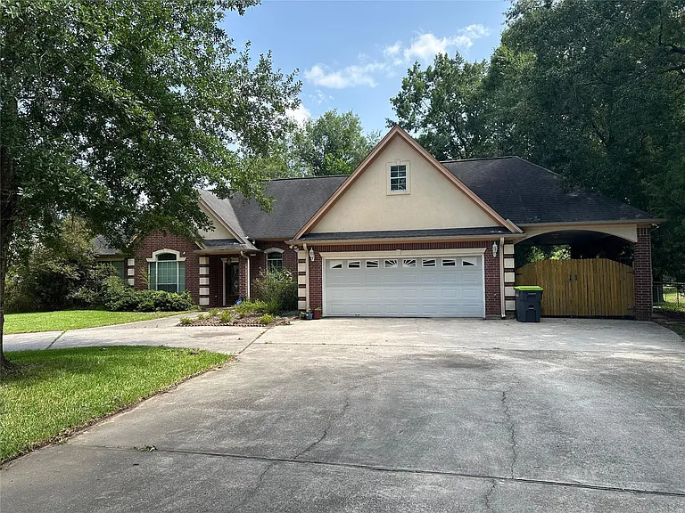 22962 Volga Dr — Photo 2
