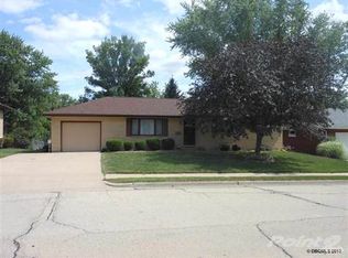 3120 Saint Anne Dr, Dubuque, IA 52001