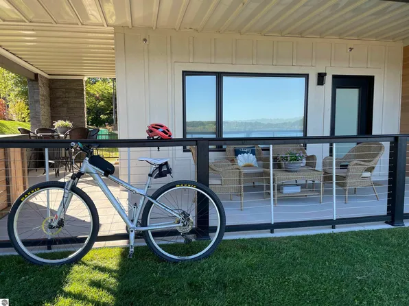 225 E 17th St #1-C, Traverse City, MI 49684