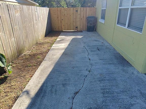 4th image of 1043 E Walnut St