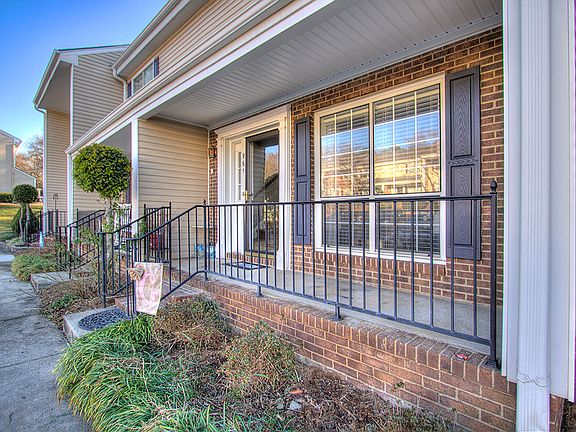 2nd image of 961 Surry Ln