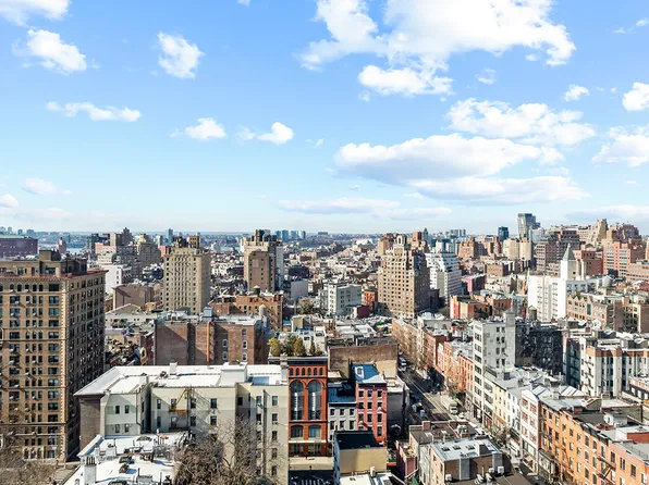 2 Fifth Avenue image 1 of 7