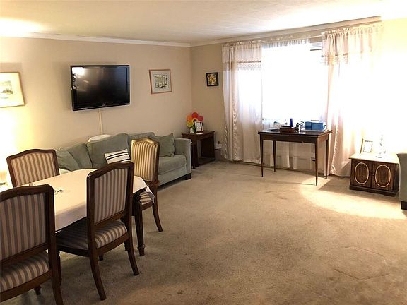 4th image of 52 Garland Ct