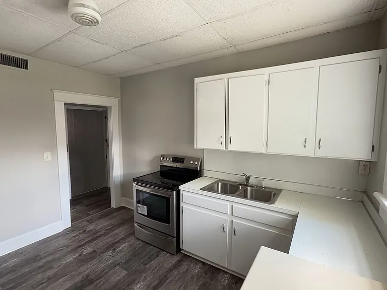 1401 Leighton Ave — Photo 1