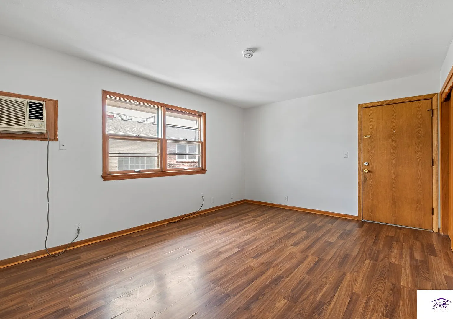 1021 Apartments — Photo 4