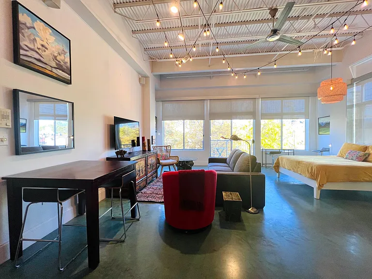 2401 E 6th St #6 — Photo 10