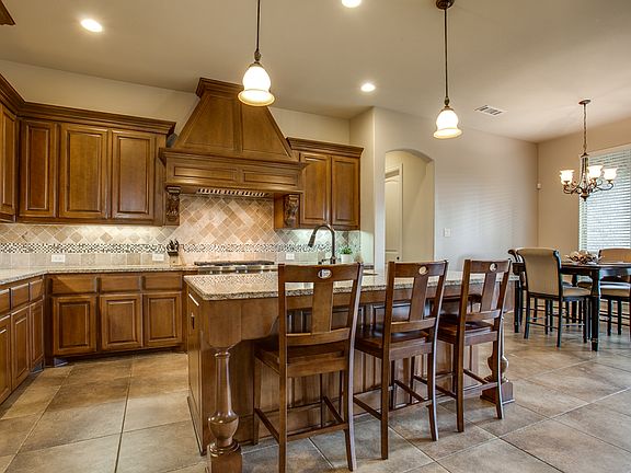 5th image of 521 Lavaine Ln