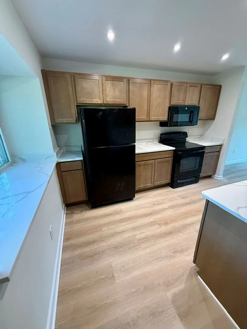 Coming soon! Townhome in Saltaire! — Photo 4