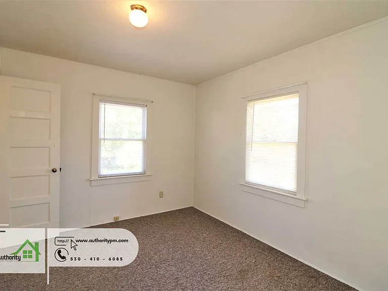 1825 Grand Coulee Blvd — Photo 11