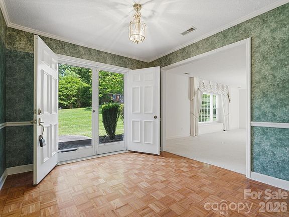 5th image of 1020 Longreen Dr